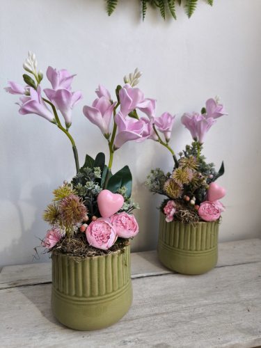 frézia szívvel asztali