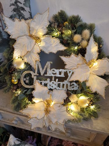 Világító karácsonyi poinsettia koszorú